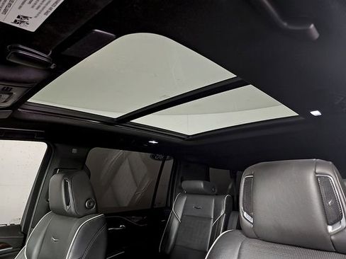 Used 2023 Cadillac Escalade ESV Premium Luxury image 17