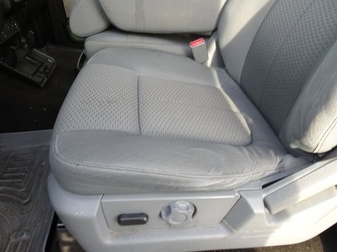 Used 2013 Ford F150 XLT w/ XLT Chrome Pkg image 9