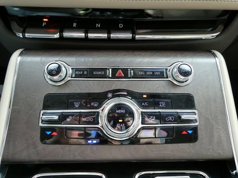 Used 2024 Lincoln Aviator Reserve w/ Equipment Group 201A AWD/4WD image 29