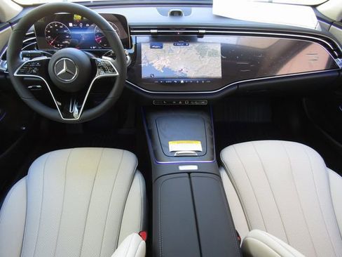 New 2026 Mercedes-Benz E 350 4MATIC Sedan image 33