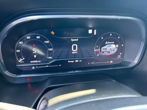 Used 2023 GMC Yukon XL SLT w/ SLT Premium Package AWD/4WD image 9