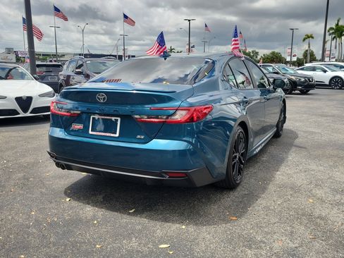 Used 2025 Toyota Camry SE FWD image 11