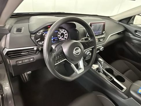 Used 2019 Nissan Altima 2.5 S FWD image 13