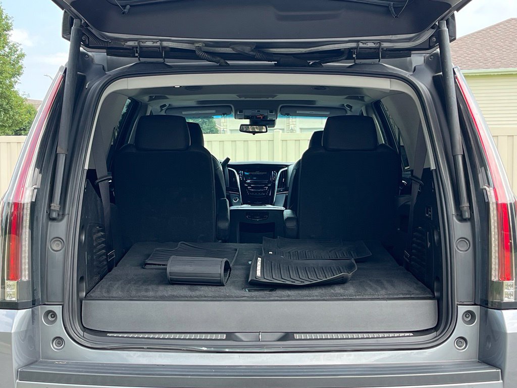 Used 2018 Cadillac Escalade Luxury w/ LPO, Radiant Package AWD/4WD image 28
