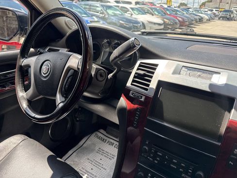 Used 2012 Cadillac Escalade Luxury AWD/4WD image 22