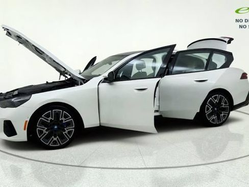Used 2024 BMW i5 eDrive40i w/ Executive Package RWD image 12