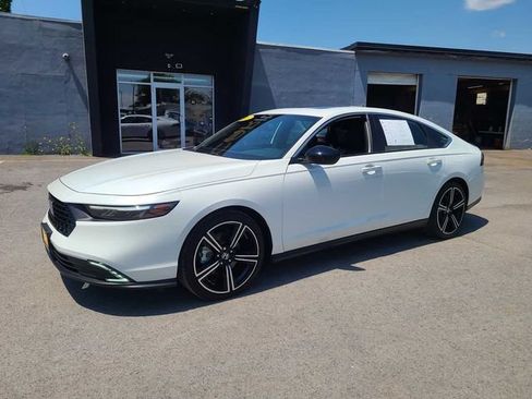 Used 2025 Honda Accord Sport image 2