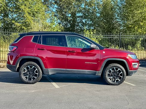 Used 2021 Jeep Compass Trailhawk w/ Sun and Sound Group AWD/4WD image 3
