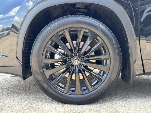 Used 2024 Toyota Highlander XSE image 3