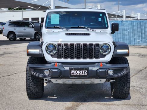 Used 2024 Jeep Gladiator Mojave w/ Technology Group AWD/4WD image 2