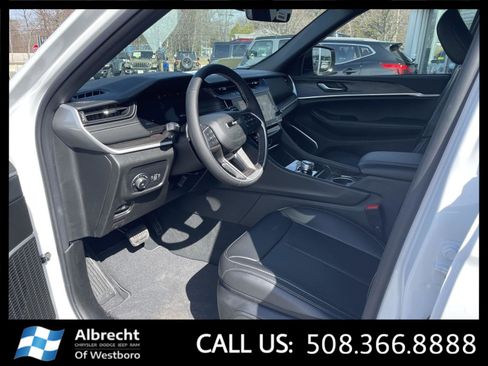 New 2026 Jeep Grand Cherokee Limited image 9