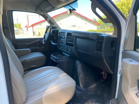 Used 2019 Chevrolet Express 2500 RWD image 9