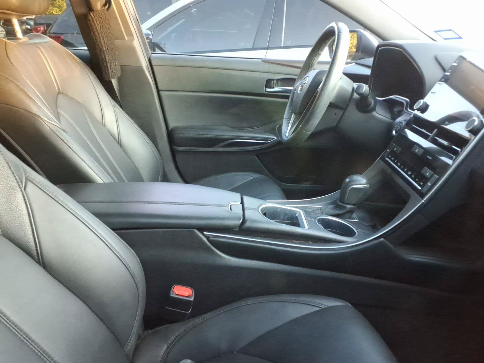 Certified 2022 Toyota Avalon XLE FWD image 9