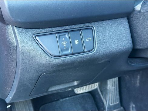 Used 2022 Genesis G70 2.0T RWD image 10
