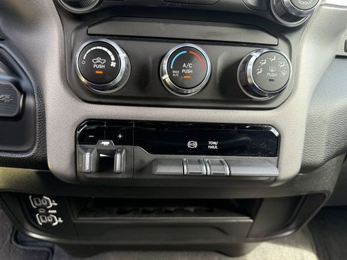 Used 2024 RAM 2500 Big Horn AWD/4WD image 27