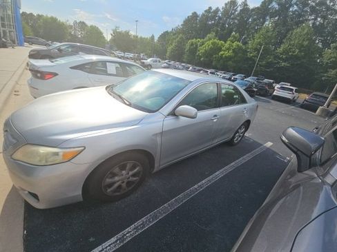 Used 2011 Toyota Camry LE w/ LE Extra-Value Pkg FWD image 9