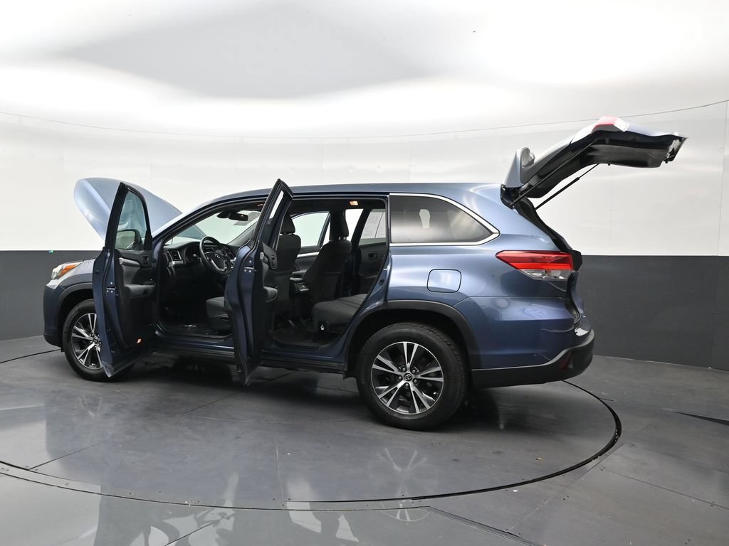 Used 2018 Toyota Highlander LE FWD image 31
