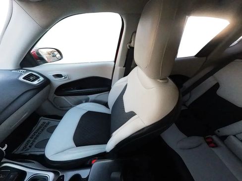 Used 2017 Jeep Compass Latitude image 26