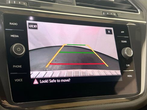 Used 2022 Volkswagen Tiguan SE image 13