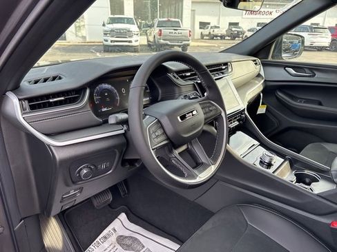 New 2025 Jeep Grand Cherokee Altitude image 8