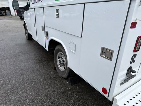 Used 2023 GMC Savana 3500 w/ Power Convenience Package RWD image 5