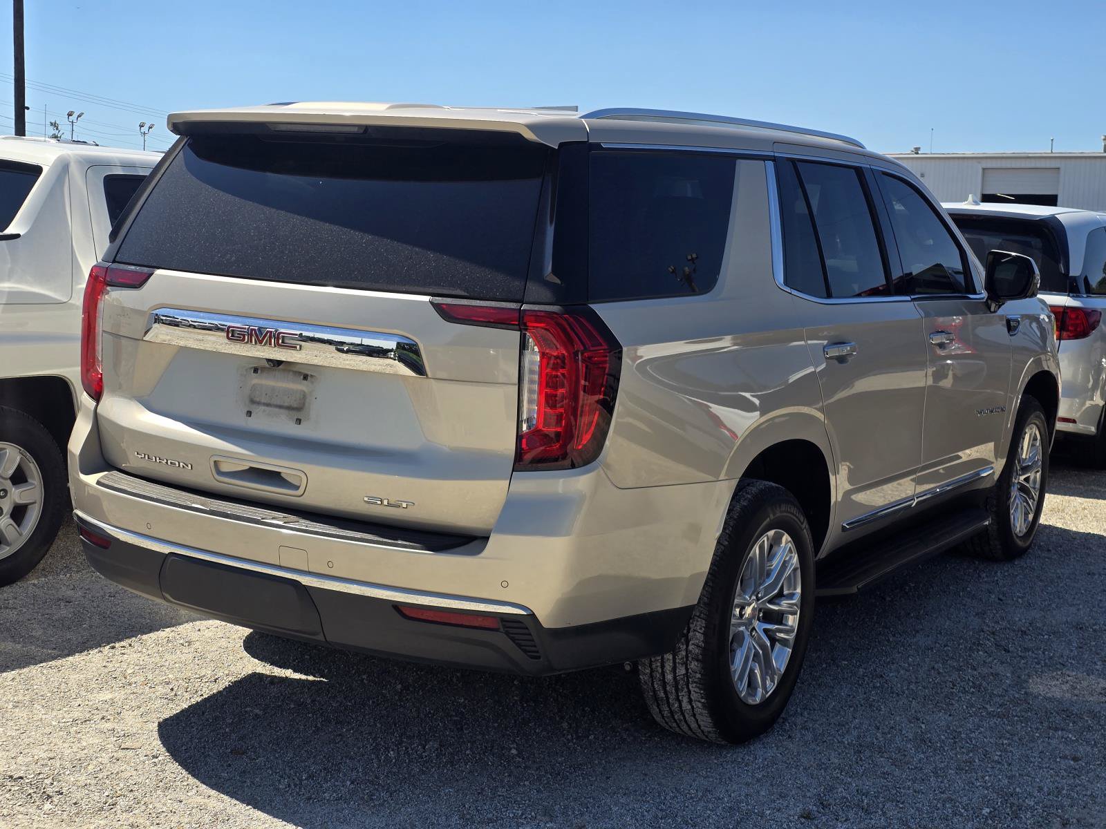 Used 2021 GMC Yukon SLT w/ SLT Luxury Plus Package RWD image 3