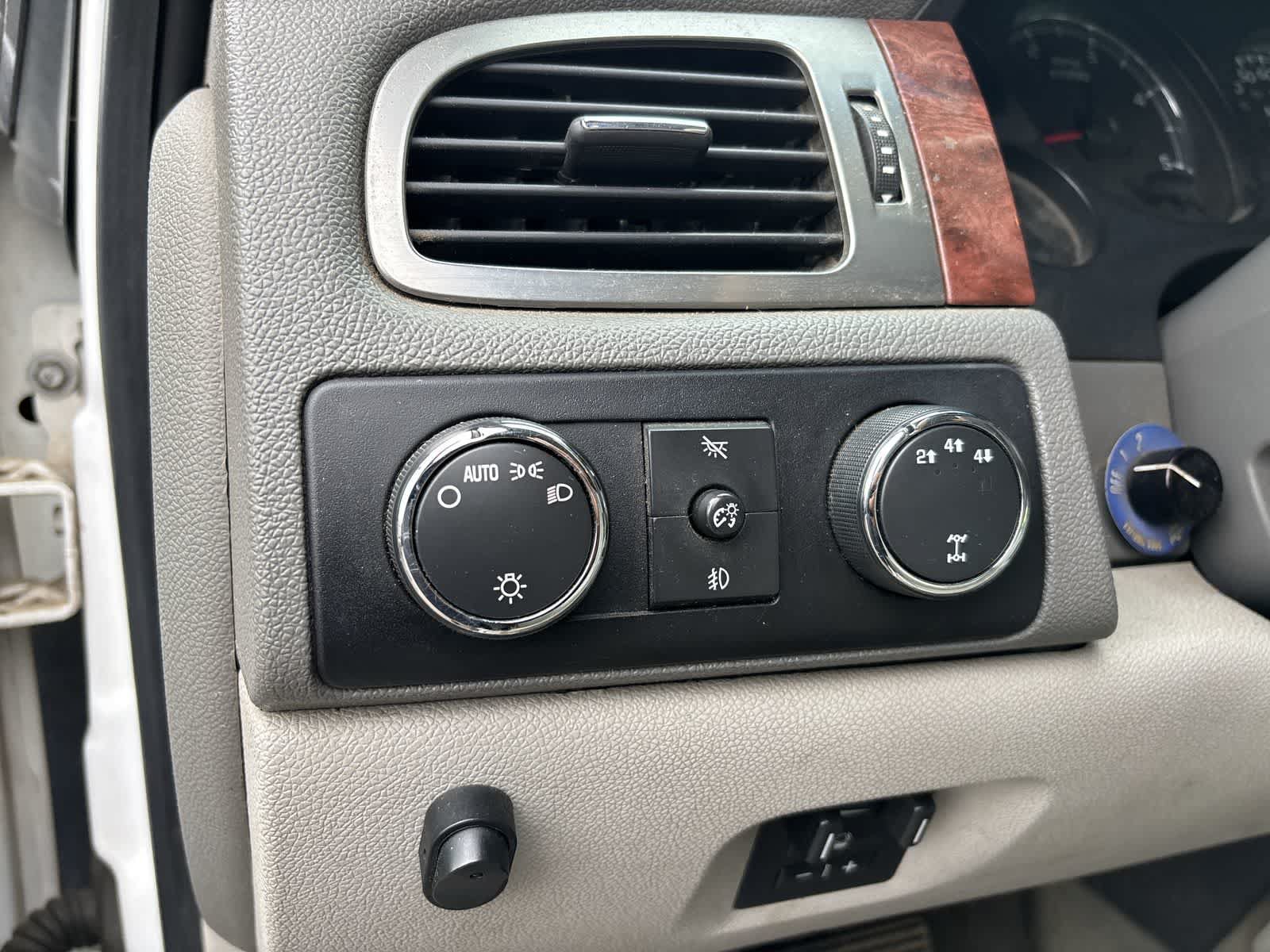 Used 2007 Chevrolet Silverado 2500 LTZ w/ Safety Package AWD/4WD image 9