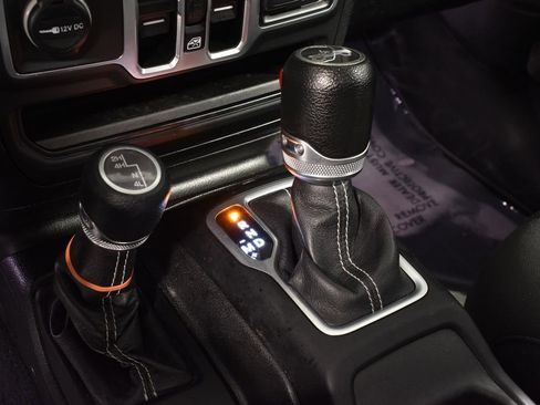 Used 2018 Jeep Wrangler Unlimited Sahara w/ Cold Weather Group image 25