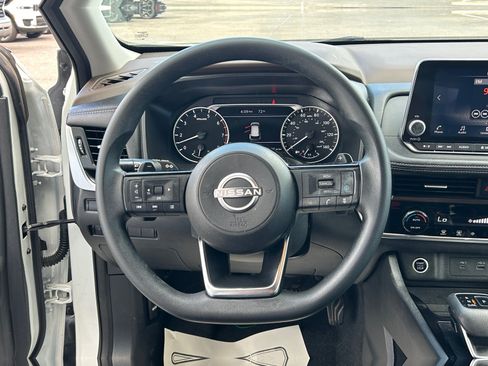 Used 2023 Nissan Rogue SV AWD/4WD image 9