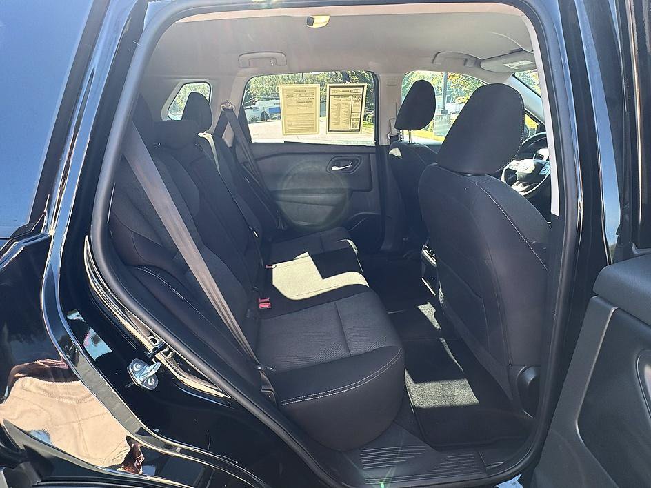 Certified 2025 Nissan Rogue SV FWD image 22