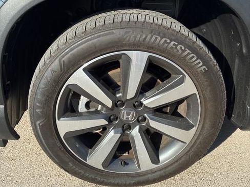 Used 2025 Honda Pilot Touring image 10