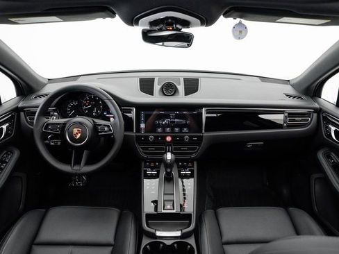 Certified 2025 Porsche Macan image 21