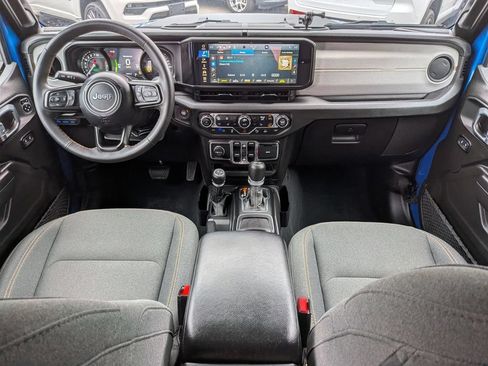 Used 2024 Jeep Wrangler Unlimited w/ Convenience Group AWD/4WD image 19