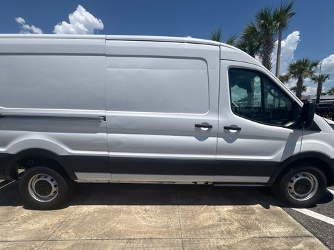 Used 2024 Ford Transit 250 148 Medium Roof RWD image 4