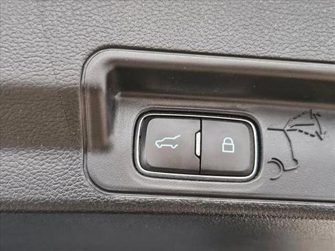 Used 2021 Ford Explorer XLT w/ Equipment Group 202A RWD image 29