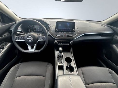 Used 2025 Nissan Altima 2.5 SV FWD image 8