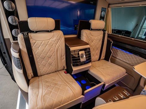 Used 2020 Mercedes-Benz Metris Passenger image 49