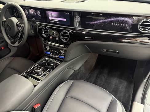 Used 2025 Rolls-Royce Spectre image 9