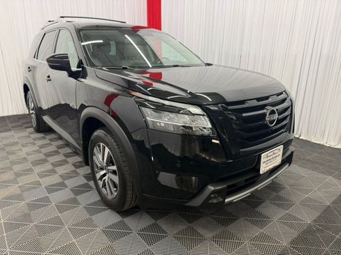 Used 2023 Nissan Pathfinder SL w/ Lighting Package (N92) AWD/4WD image 6