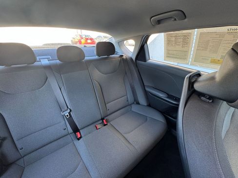 Used 2025 Kia K4 LXS image 37