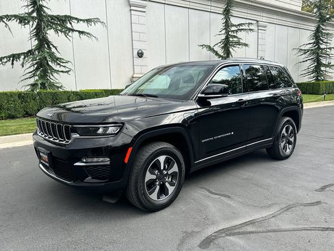 Used 2023 Jeep Grand Cherokee 4WD 4xe image 3