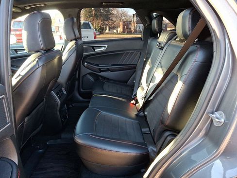 Used 2022 Ford Edge ST-Line w/ Class II Trailer Tow Package image 9