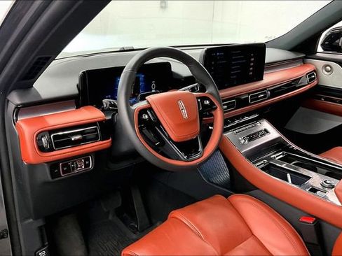Used 2025 Lincoln Aviator Reserve w/ Luxury Package AWD/4WD image 16