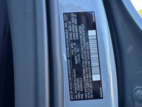 Certified 2025 Volvo XC60 B5 Plus AWD/4WD image 28