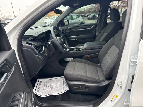 Used 2025 GMC Acadia Elevation image 15