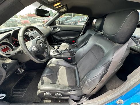Used 2009 Nissan 370Z Touring w/ Sport Pkg RWD image 9