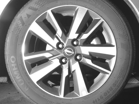 Used 2025 Nissan Versa SV FWD image 13