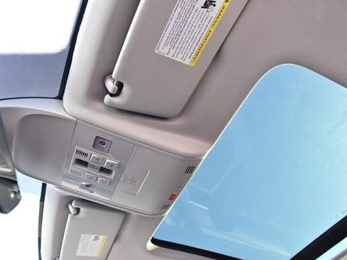 New 2025 Volkswagen Taos SE image 21