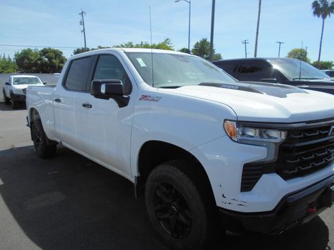 Used 2023 Chevrolet Silverado 1500 LT Trail Boss w/ Convenience Package II AWD/4WD image 3