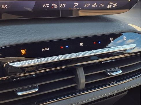 Certified 2025 Buick Enclave Preferred image 9